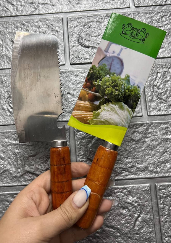 ساطوردسته چوبی تیز